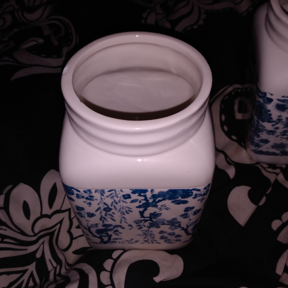 Canister - Picture 3 of 4